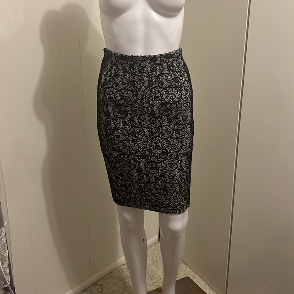 Black & gray Lace effect midi skirt by Wilfred. Size Zero